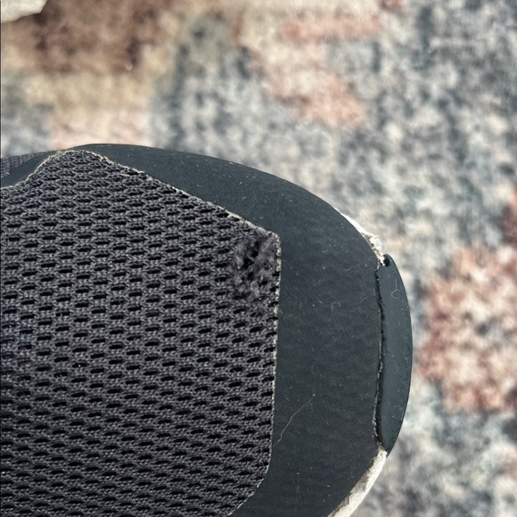 On Cloud 5 Running Womens Black and White Athletic Shoes - Picture 3 of 10